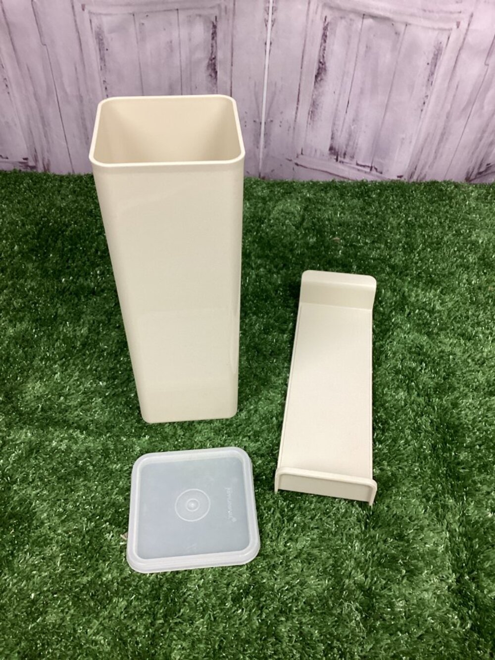 Tupperware Cracker Container Cream - Picture 12 of 12